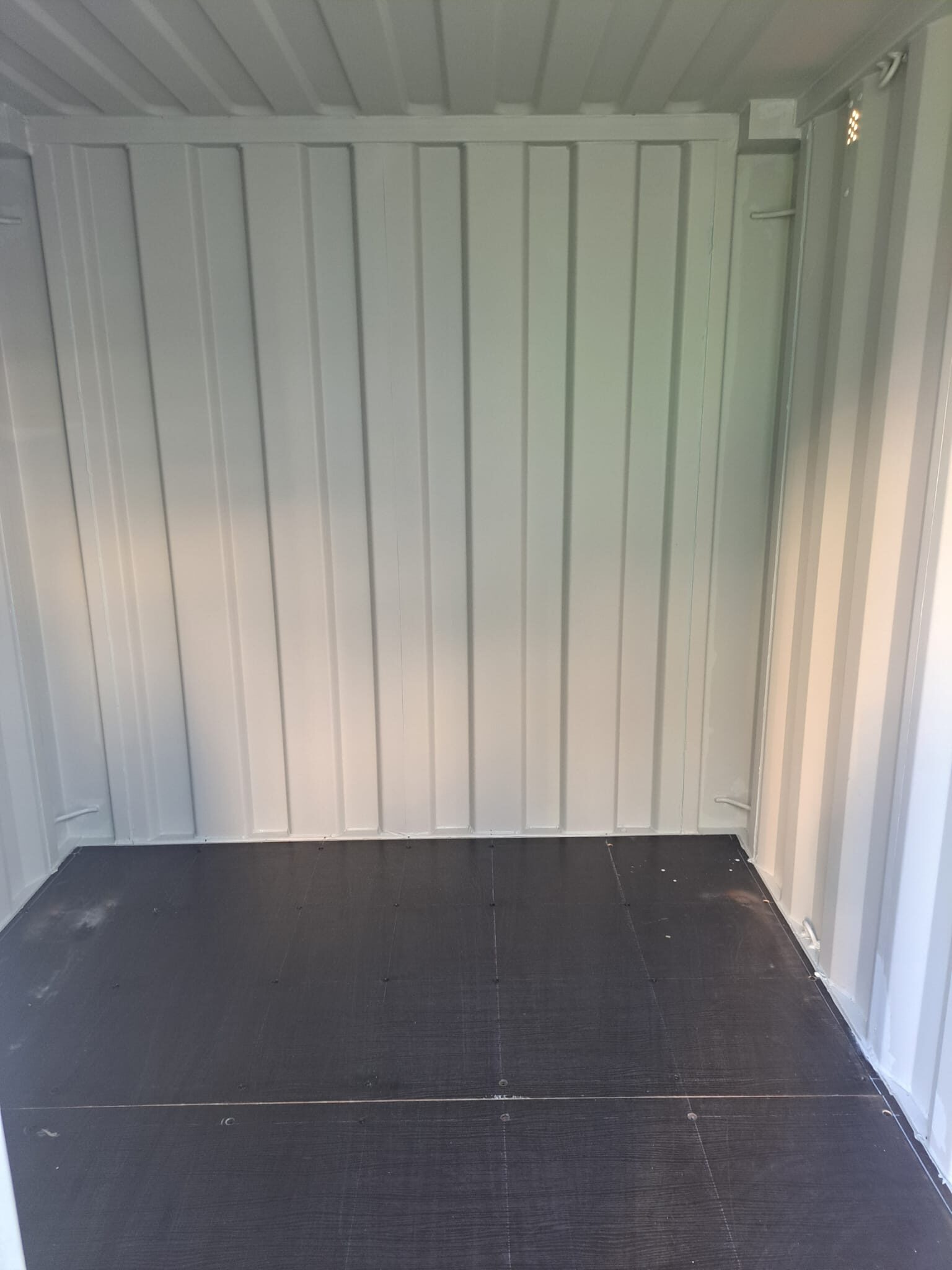 8 Fuss Materialcontainer Innenansicht